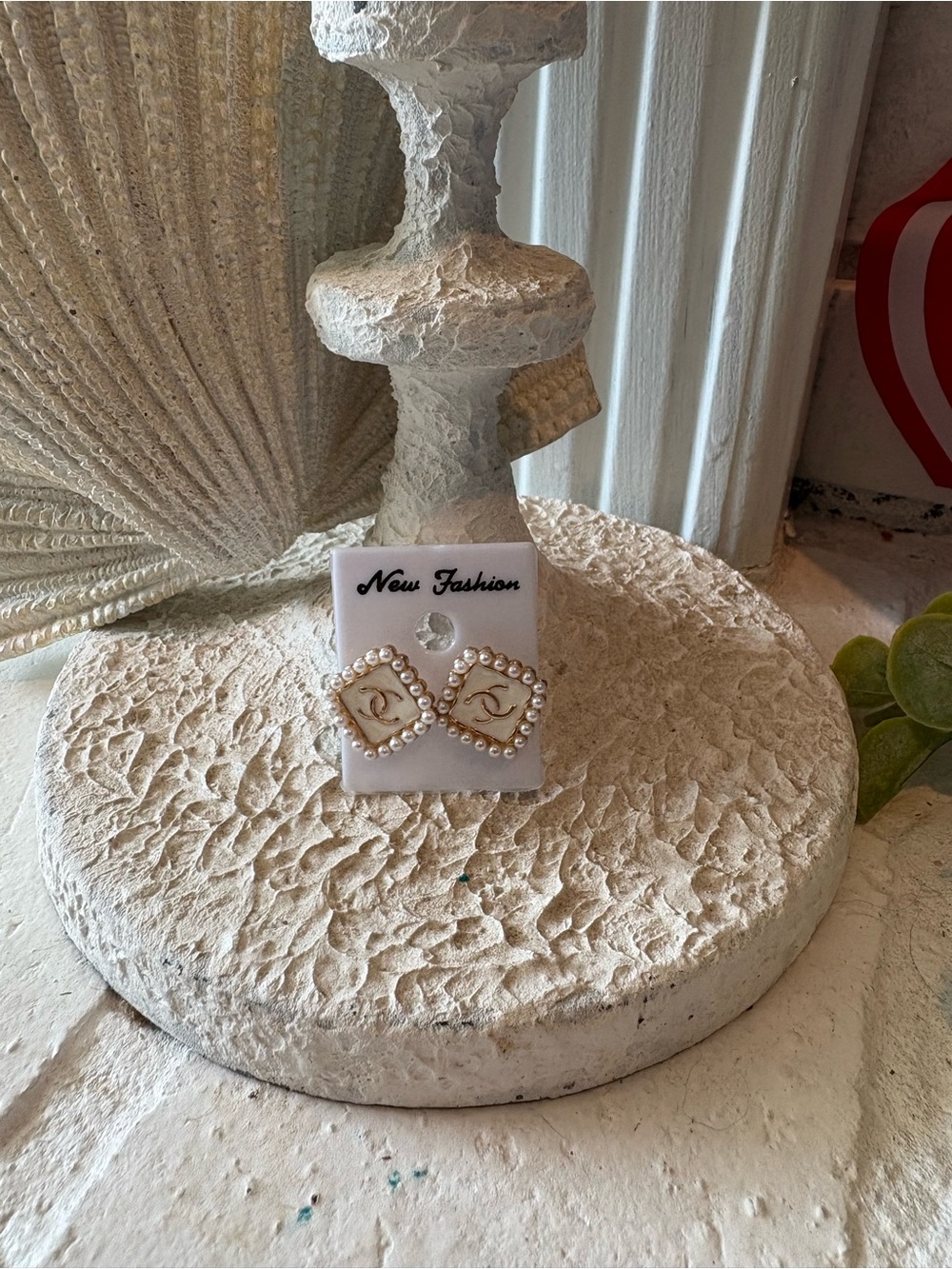 Fashion Square Logo Stud Earrings - Gold